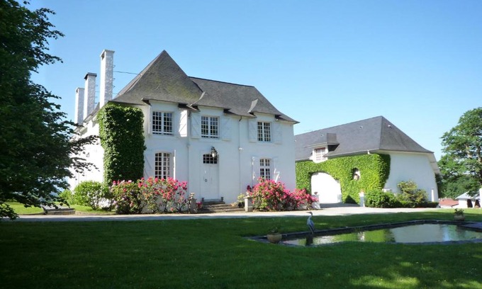 Jurancon Bed & Breakfast | Clos Mirabel Manor - B&B