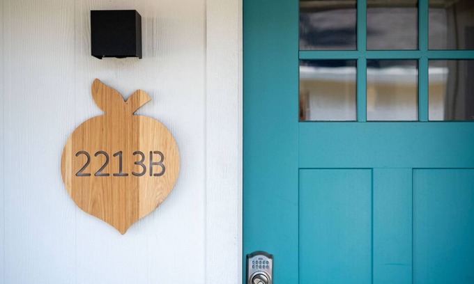 Austin Ave. Villa | Close to Downtown Waco **EV CHARGERS, Outdoor Projector, Swings, 2 Fire pits