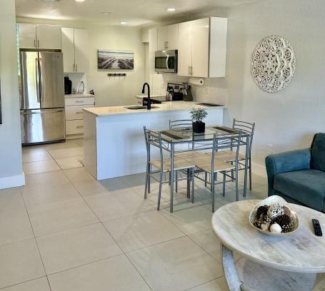 West Palm Beach Apartment | Close to everything! Perfect basecamp for WPB