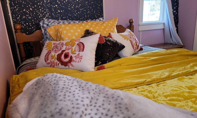 West Eugene Apartment | Close to everything, stylish central downtown!