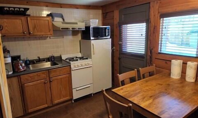 Hill City Cabin | Close to Mt. Rushmore, Crazy Horse, Sylvan lake. Walk to 1880 train and Trails