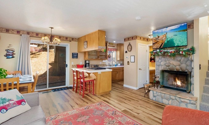 Arrowbear Lake House | ❄Close to 🎅Skypark & ⛷Snow Valley- Full Kitchen, Fireplace, HBO Max, Netflix❄