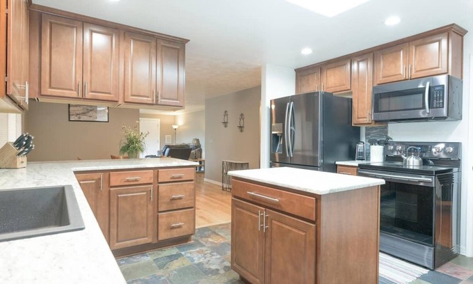 Southeast Bend House | Close to the Old Mill with a Hot Tub Unit A and B whole Duplex EV charger