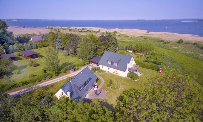 Kammin House | Close to the water in a quiet location, own garden and terrace - Ferienhaus Kormoran