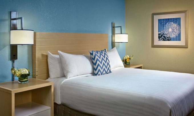 Sharonville House | Close to Twin Creek Preserve! Swimming Pool, FREE Parking, FREE Breakfast!