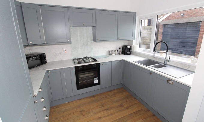 Dundonald House | Closer to International Ice Bowl & Ulster Hospital