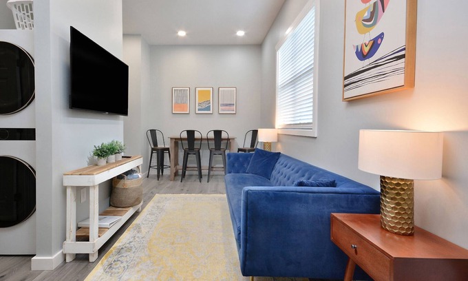 Elon House | Closest VRBO to Campus, Walk to Everything, Bright 2 bd bELONg Home