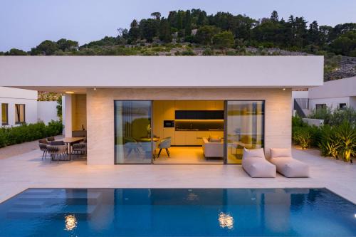 Kraj Villa | Cloud 9 D1