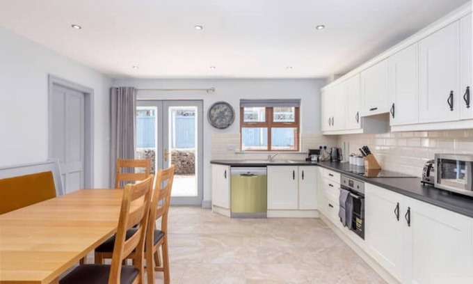 Dingle House | Clover House Dingle: Holiday Home