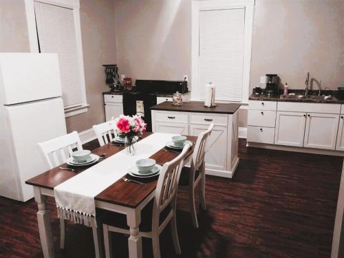 Macon Apartment | Club Calloway - Private Historic Suite in Downtown