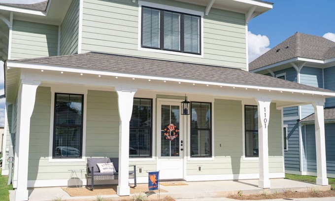 Auburn House | Coach`s Corner #1101