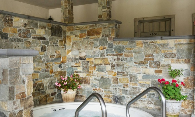 Golden Rectangle Hotel | Coachman's Inn, A Four Sisters Inn