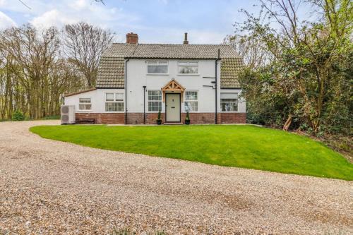 Cromer House | Coastal 6-bed with hot tub