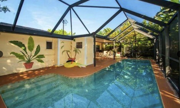 Bay Esplanade House | Coastal Breeze - A Weekly Rental 4 Bedroom Home by RedAwning