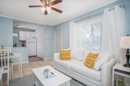 Siesta Key House | Coastal Breeze Siesta Dolphin "A"