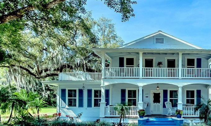 New Smyrna Beach Apartment | COASTAL CABANA POOL-SIDE in RIVERSIDE GARDEN DISTRICT near Canal Street & Beach