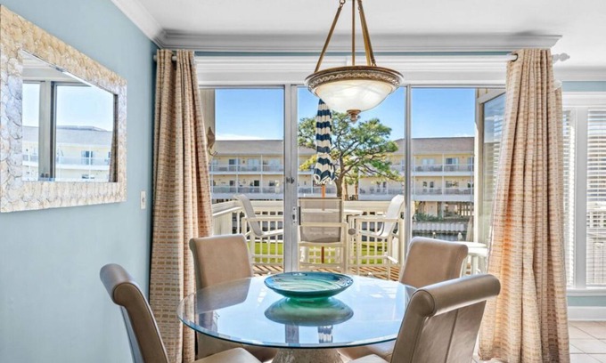 Holiday Isle Condo | Coastal Charm! Sandpiper Cove 1033,walk to beach, Canal Front, bring your boat!π΄