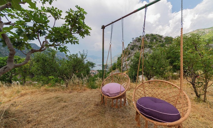 Skaljari Apartment | Coastal Comfort 2 BDR Apartment w/Garden Escape