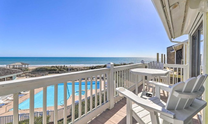 Emerald Isle Apartment | Coastal Condo with Indoor and Outdoor Pool Access