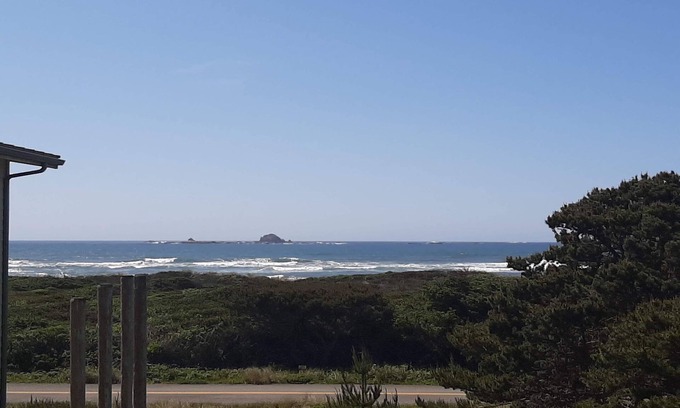 Gold Beach House | Coastal cottage with stunning ocean views & private gas grill - dogs welcome