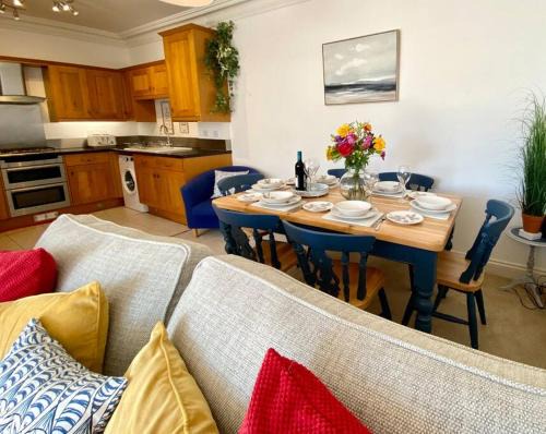 Felixstowe House | Coastal Mews House close to Beach