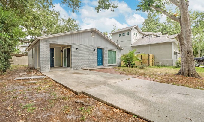 Ballast Point House | Coastal Retreat - Spacious & Cozy - Prime Setting