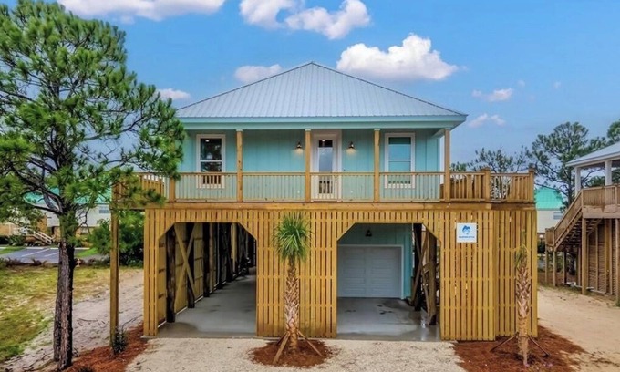 Dauphin Island House | Coastal Vibe for 12 : Ocean V: Bikes: Pet Friendly: Amenities: Comfort & Style