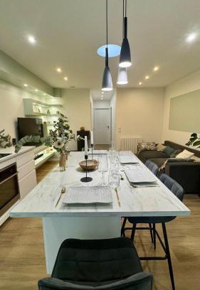 Saint-Genest-Lerpt Apartment | Cocon urbain avec le jardin secret