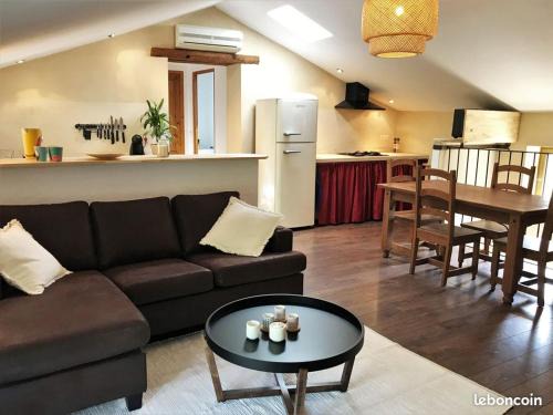 Goudargues Apartment | COEUR de GOUDARGUES! Gîte 2 ou 3 pers , Extérieur, Clim