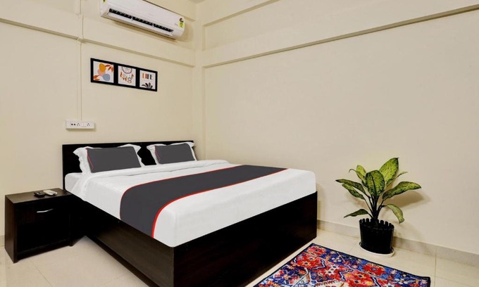 Sualkuchi Hotel | Collection O Queen's Residency