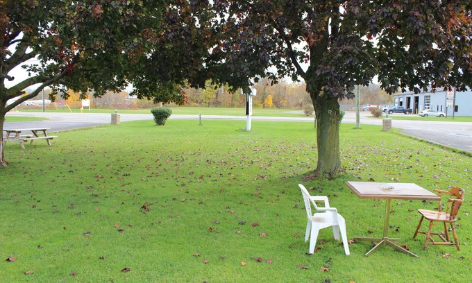 Chatham-Kent Hotel | Colonial Motel