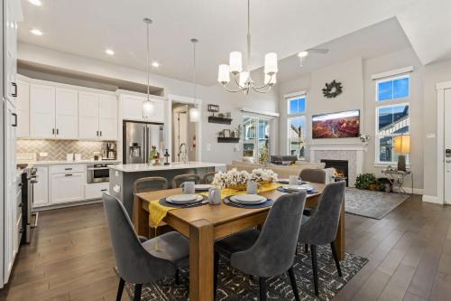 Loveland House | Colorado Modern Retreat with King Beds, Pickleball