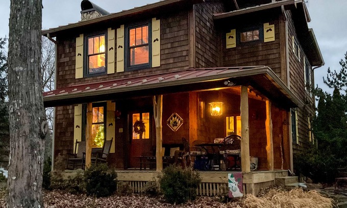 Grassy Creek Cottage | Come experience absolute tranquility. without roughing it!