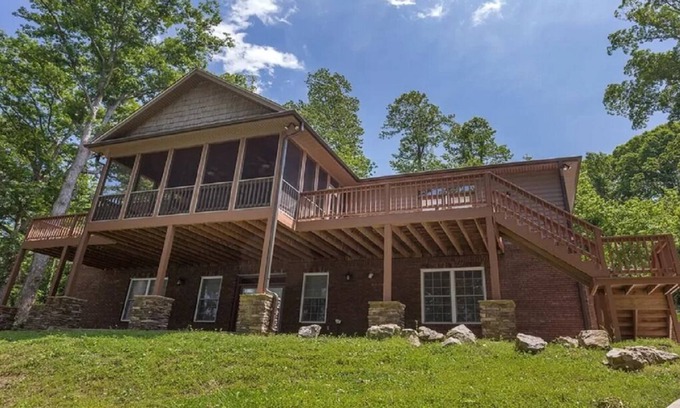Loudon House | Come have fun in the sun on the Tennessee River with a private dock
