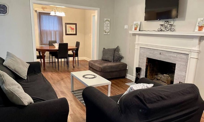 Elizabeth City House | Comfort by The University & Waterfront