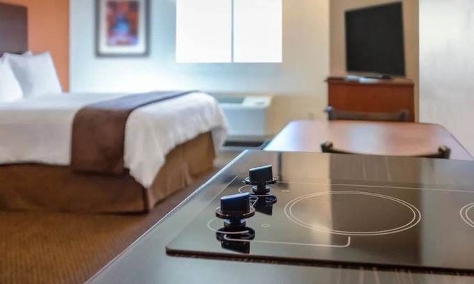 North Las Vegas Hotel | Comfort & Convenience: North Las Vegas Room with Kitchen! Near Cheyanne Square!