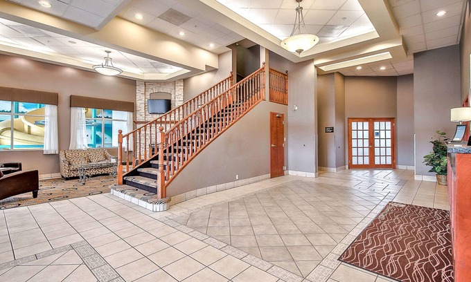 Southwest Calgary Hotel | Comfort Inn And Suites South