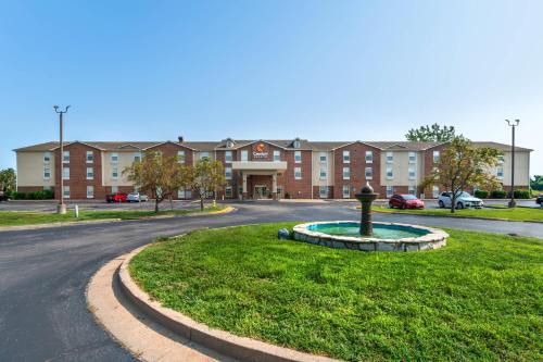 Chesterfield Hotel | Comfort Inn & Suites Chesterfield - St Louis