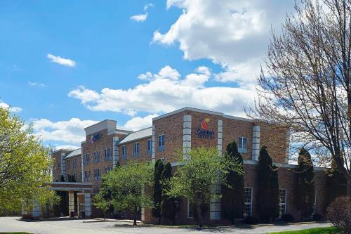 Grafton Hotel | Comfort Inn & Suites Grafton-Cedarburg