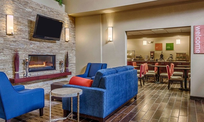 Grafton Hotel | Comfort Inn & Suites Grafton - Cedarburg