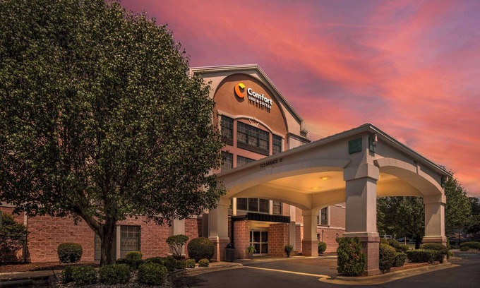 Cornelius Hotel | Comfort Inn & Suites Lake Norman