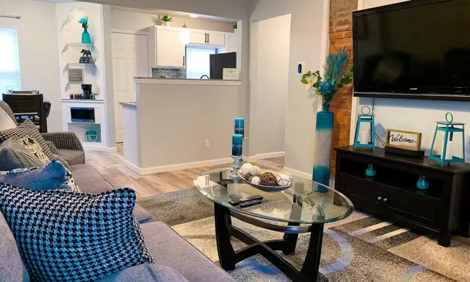 Wichita Apartment | Comfort stay, with Luxe feel. Come pamper yourself