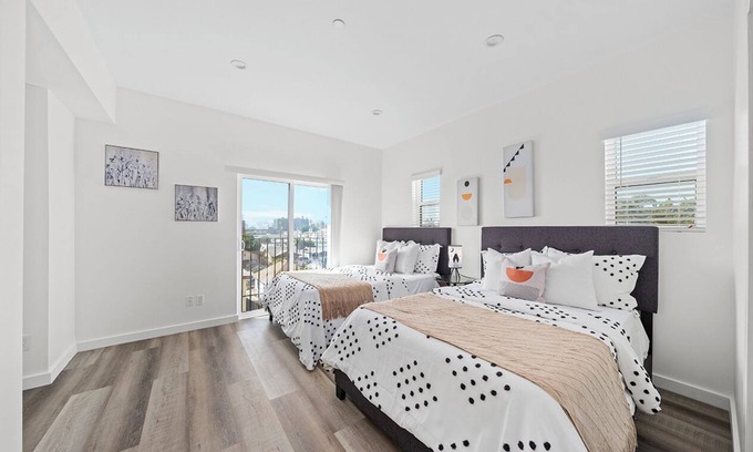 Rampart Village House | Comfort Suite Los Angeles