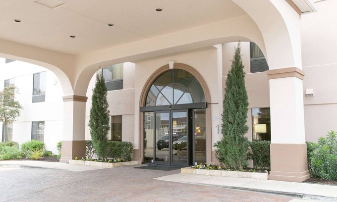 McNeil Hotel | Comfort Suites Austin NW Lakeline