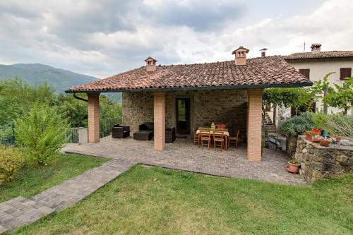 Castelnuovo di Garfagnana House | Comfortable house with pool in Castelnuovo di Garfagnana