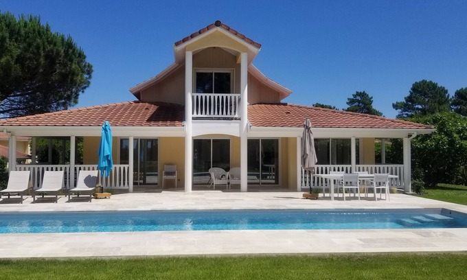 Lacanau-Ocean House | Comfortable 4 bedroom villa private heated pool on the golf course garden wifi