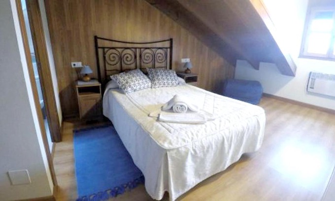 Parres Municipality Apartment | Comfortable Apartment in Llanes with Mountain View, 45 m²