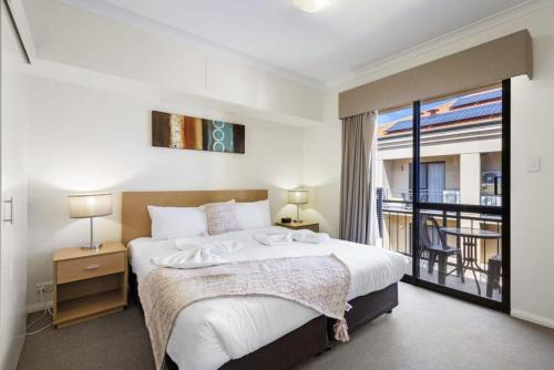 Northbridge Apartment | Comfortable Apt in Northbridge wtih Pool & WiFi