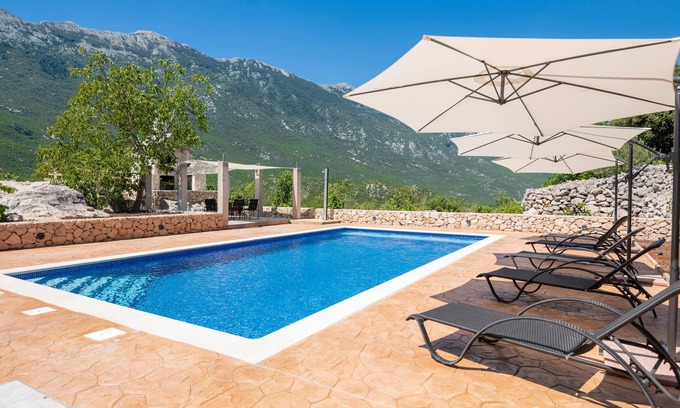 Rastovac Apartment | Comfortable, functionally furnished apartment in the Dalmatian hinterland.