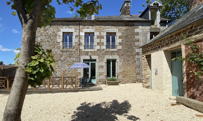 Montanel House | Comfortable Historic GITE for 14 persons - HotTub/Use of Tennis Court opposite